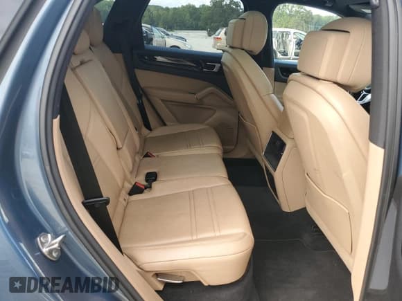 ✅ 2019 Porsche Cayenne • VIN: WP1AA2AY3KDA18052 • Lot: 82165525. Listed on Copart with 54,352 mi. Free auction sales archive from the USA and detailed vehicle history report at DreamBid. Image 11.