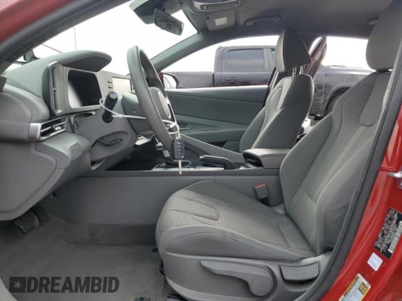 ✅ 2024 Hyundai Elantra SE • VIN: KMHLL4DGXRU762563 • Lot: 84364795. Wystawiony na Copart z przebiegiem 13 029 mil. Bezpłatny archiwum sprzedaży aukcyjnych z USA i szczegółowy raport historii pojazdu na DreamBid. Zdjęcie 7.