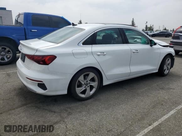 ✅ 2022 Audi A3 Premium • VIN: WAUAUDGY4NA041953 • Lot: 59619665. Wystawiony na Copart z przebiegiem 35 360 mil. Bezpłatny archiwum sprzedaży aukcyjnych z USA i szczegółowy raport historii pojazdu na DreamBid. Zdjęcie 3.