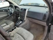 ✅ 2006 Saturn VUE • VIN: 5GZCZ33D06S858907 • Lot: 50509775. Wystawiony na Copart z przebiegiem 261 070 mil. Bezpłatny archiwum sprzedaży aukcyjnych z USA i szczegółowy raport historii pojazdu na DreamBid. Zdjęcie 8.