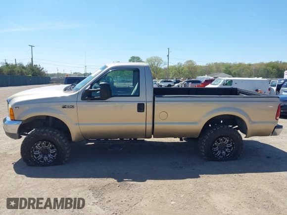 ✅ 2001 Ford F-250 XL • VIN: 1FTNF21L91EC17897 • Lot: 42216133. Listed on IAAI with 220,682 mi. Free auction sales archive from the USA and detailed vehicle history report at DreamBid. Image 14.