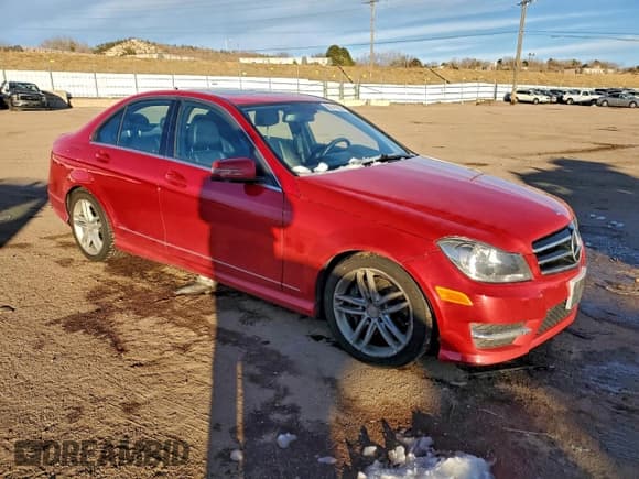 ✅ 2014 Mercedes-Benz C 300 Sport • VIN: WDDGF8AB0ER310167 • Lot: 96141205. Wystawiony na Copart z przebiegiem 154 089 mil. Bezpłatny archiwum sprzedaży aukcyjnych z USA i szczegółowy raport historii pojazdu na DreamBid. Zdjęcie 4.