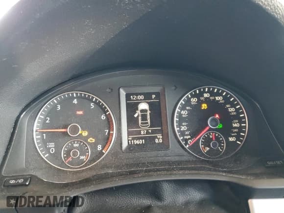 ✅ 2014 Volkswagen Eos Komfort • VIN: WVWBW8AH7EV007239 • Lot: 81462705. Listed on Copart with 119,601 mi. Free auction sales archive from the USA and detailed vehicle history report at DreamBid. Image 9.