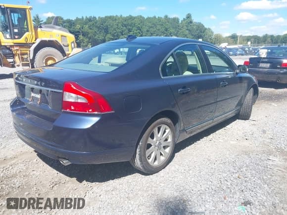 ✅ 2011 Volvo S80 3.2L • VIN: YV1952AS9B1144688 • Lot: 43144379. Wystawiony na IAAI z przebiegiem 179 150 mil. Bezpłatny archiwum sprzedaży aukcyjnych z USA i szczegółowy raport historii pojazdu na DreamBid. Zdjęcie 4.