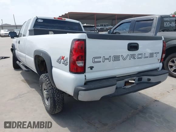 ✅ 2006 Chevrolet Silverado 2500HD LT2 • VIN: 1GCHK29U16E207166 • Lot: 42068401. Listed on IAAI with 105,646 mi. Free auction sales archive from the USA and detailed vehicle history report at DreamBid. Image 3.
