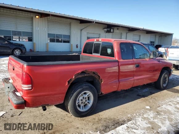 ✅ 2000 Dodge Dakota • VIN: 1B7GL22X0YS694166 • Lot: 87619775. Wystawiony na Copart z przebiegiem Nie podano. Bezpłatny archiwum sprzedaży aukcyjnych z USA i szczegółowy raport historii pojazdu na DreamBid. Zdjęcie 3.