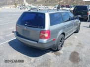 ✅ 2003 Volkswagen Passat GLX • VIN: WVWYH63BX3E462424 • Lot: 42471156. Wystawiony na IAAI z przebiegiem 255 822 mil. Bezpłatny archiwum sprzedaży aukcyjnych z USA i szczegółowy raport historii pojazdu na DreamBid. Zdjęcie 4.