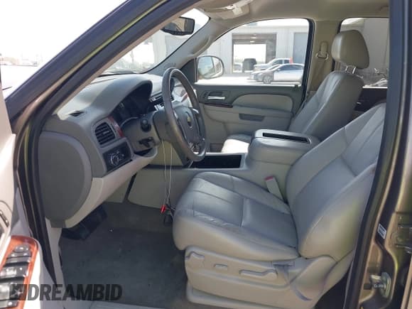 ✅ 2014 Chevrolet Tahoe LT • VIN: 1GNSCBE0XER247248 • Lot: 42438570. Listed on IAAI with 108,455 mi. Free auction sales archive from the USA and detailed vehicle history report at DreamBid. Image 5.
