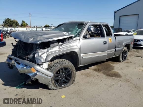 ✅ 2006 Chevrolet Silverado 1500 LS • VIN: 2GCEK19B561131447 • Lot: 74567234. Wystawiony na Copart z przebiegiem Nie podano mil. Skorzystaj z bezpłatnego archiwum sprzedaży aukcyjnych z USA i zobacz szczegółowy raport historii pojazdu na DreamBid. Zdjęcie 1.