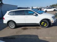 ✅ 2020 Volkswagen Tiguan S • VIN: 3VV1B7AX4LM098567 • Лот: 41504191. Опубликован ранее на IAAI с пробегом 106 012 миль. Бесплатный доступ к архиву аукционных продаж из США и подробный отчёт об истории автомобиля на DreamBid. Изображение 14.