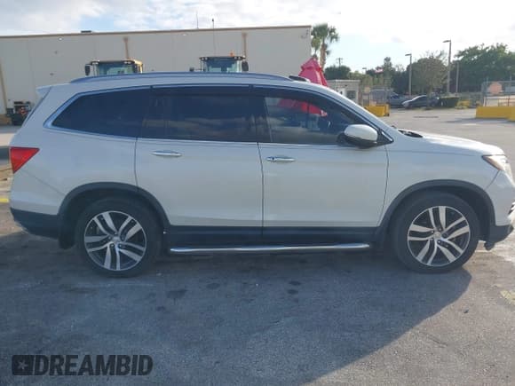 ✅ 2017 Honda Pilot Elite • VIN: 5FNYF6H04HB031645 • Lot: 43847465. Wystawiony na IAAI z przebiegiem 93 815 mil. Bezpłatny archiwum sprzedaży aukcyjnych z USA i szczegółowy raport historii pojazdu na DreamBid. Zdjęcie 13.