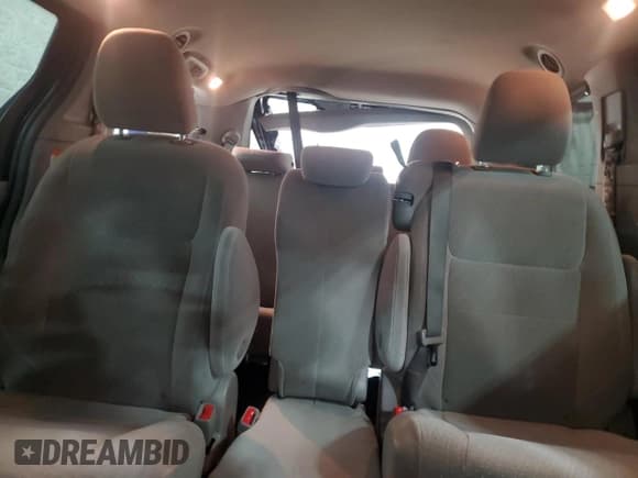 ✅ 2018 Toyota Sienna LE • VIN: 5TDKZ3DC1JS927804 • Lot: 64985125. Listed on Copart with 439,727 mi. Free auction sales archive from the USA and detailed vehicle history report at DreamBid. Image 10.