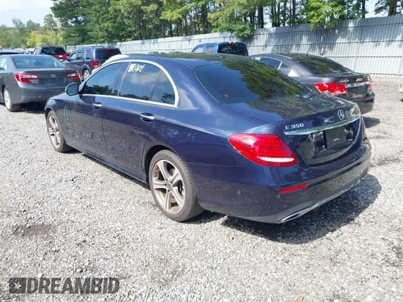 ✅ 2020 Mercedes-Benz E 350 • VIN: W1KZF8EB0LA803622 • Лот: 43154817. Опубликован ранее на IAAI с пробегом 127 453 миль. Бесплатный доступ к архиву аукционных продаж из США и подробный отчёт об истории автомобиля на DreamBid. Изображение 3.