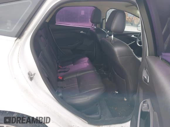 ✅ 2012 Ford Focus SEL • VIN: 1FAHP3M22CL210166 • Lot: 43313984. Wystawiony na IAAI z przebiegiem 177 420 mil. Bezpłatny archiwum sprzedaży aukcyjnych z USA i szczegółowy raport historii pojazdu na DreamBid. Zdjęcie 8.