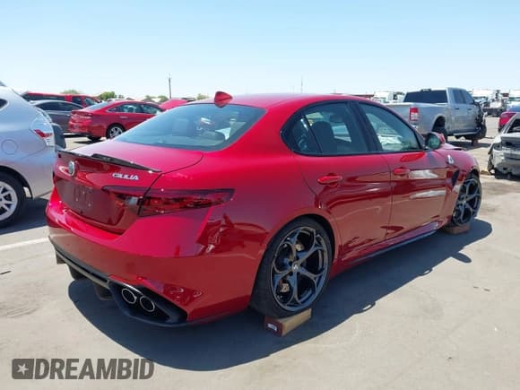 ✅ 2021 Alfa Romeo Giulia Quadrifoglio • VIN: ZARFAMEV2M7644718 • Lot: 42528664. Wystawiony na IAAI z przebiegiem 14 608 mil. Bezpłatny archiwum sprzedaży aukcyjnych z USA i szczegółowy raport historii pojazdu na DreamBid. Zdjęcie 4.