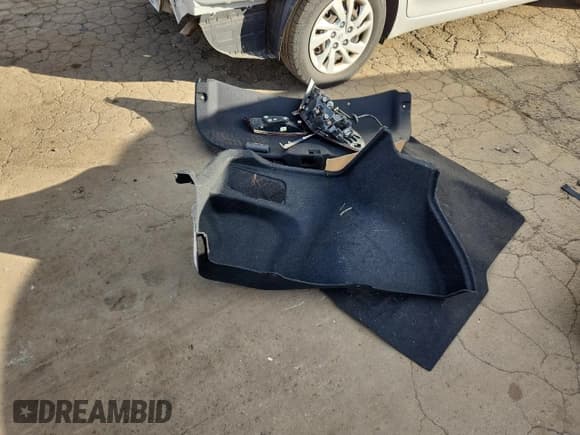 ✅ 2019 Hyundai Elantra SE • VIN: 5NPD74LF9KH449395 • Lot: 92687645. Listed on Copart with 130,450 mi. Free auction sales archive from the USA and detailed vehicle history report at DreamBid. Image 12.