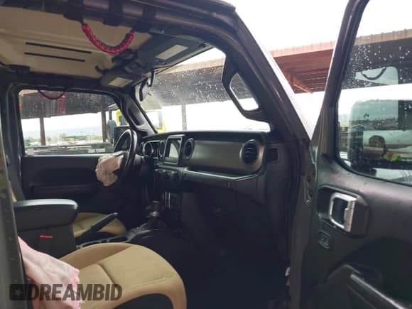 ✅ 2020 Jeep Wrangler Unlimited Black and Tan • VIN: 1C4HJXDG3LW266615 • Lot: 42207899. Wystawiony na IAAI z przebiegiem 55 291 mil. Bezpłatny archiwum sprzedaży aukcyjnych z USA i szczegółowy raport historii pojazdu na DreamBid. Zdjęcie 5.