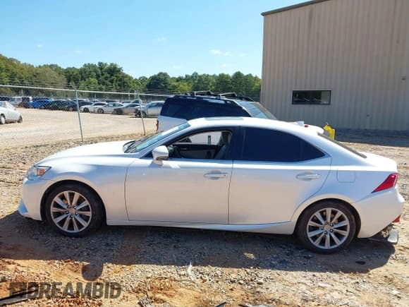 ✅ 2016 Lexus IS 200t • VIN: JTHBA1D21G5010362 • Lot: 43348210. Wystawiony na IAAI z przebiegiem 94 547 mil. Bezpłatny archiwum sprzedaży aukcyjnych z USA i szczegółowy raport historii pojazdu na DreamBid. Zdjęcie 14.