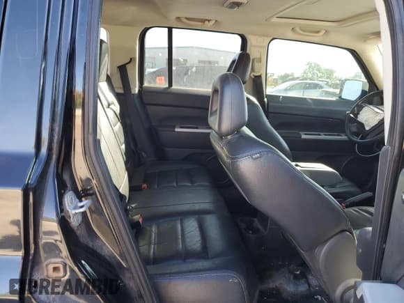 ✅ 2008 Jeep Patriot Limited • VIN: 1J8FT48W98D518655 • Lot: 82577345. Wystawiony na Copart z przebiegiem 192 576 mil. Bezpłatny archiwum sprzedaży aukcyjnych z USA i szczegółowy raport historii pojazdu na DreamBid. Zdjęcie 10.