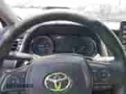 2021 Toyota Camry Hybrid XSE z VIN 4T1K31AKXMU567932, wystawiony jako IAAI lot #42587525 z przebiegiem 109 220 mil mil oraz . Historia ofert i sprzedaży dostępna na DreamBid. Obrazek 7.