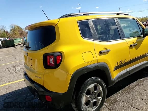 ✅ 2017 Jeep Renegade Sport • VIN: ZACCJBAB5HPE69919 • Лот: 86673545. Опубликован ранее на Copart с пробегом 53 127 миль. Бесплатный доступ к архиву аукционных продаж из США и подробный отчёт об истории автомобиля на DreamBid. Изображение 14.