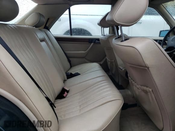 ✅ 1995 Mercedes-Benz E 320 • VIN: WDBEB31E6SC142087 • Лот: 84019814. Опубликован ранее на Copart с пробегом 231 961 миль. Бесплатный доступ к архиву аукционных продаж из США и подробный отчёт об истории автомобиля на DreamBid. Изображение 10.