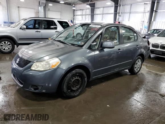 ✅ 2009 Suzuki SX4 FWD • VIN: JS2YC412496200218 • Лот: 46938825. Опубликован ранее на Copart с пробегом 63 909 миль. Бесплатный доступ к архиву аукционных продаж из США и подробный отчёт об истории автомобиля на DreamBid. Изображение 1.