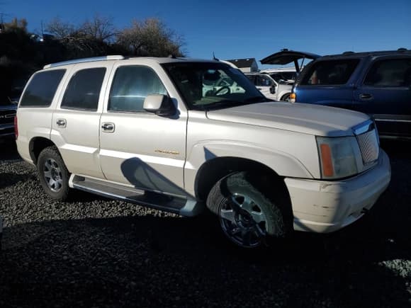 ✅ 2004 Cadillac Escalade • VIN: 1GYEK63N14R194463 • Lot: 89740065. Listed on Copart with Not provided. Free auction sales archive from the USA and detailed vehicle history report at DreamBid. Image 4.