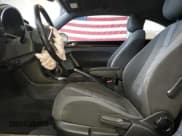 ✅ 2014 Volkswagen Beetle Turbo R-Line • VIN: 3VWVT7AT2EM629047 • Лот: 46820915. Опубликован ранее на Copart с пробегом 96 290 миль. Бесплатный доступ к архиву аукционных продаж из США и подробный отчёт об истории автомобиля на DreamBid. Изображение 7.