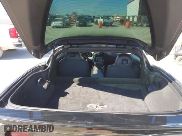 ✅ 2013 Chevrolet Corvette Grand Sport 3LT • VIN: 1G1YW2DW7D5104711 • Lot: 41669931. Wystawiony na IAAI z przebiegiem 62 867 mil. Bezpłatny archiwum sprzedaży aukcyjnych z USA i szczegółowy raport historii pojazdu na DreamBid. Zdjęcie 17.