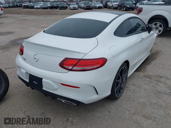 ✅ 2022 Mercedes-Benz C 300 • VIN: W1KWJ8DB5NG115893 • Lot: 41590272. Wystawiony na IAAI z przebiegiem 15 562 mil. Bezpłatny archiwum sprzedaży aukcyjnych z USA i szczegółowy raport historii pojazdu na DreamBid. Zdjęcie 4.