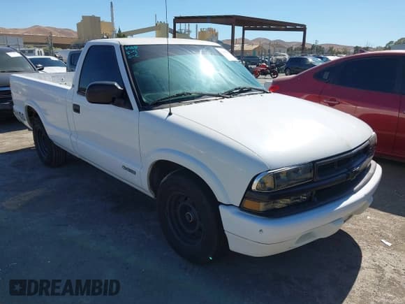 ✅ 2000 Chevrolet S-10 LS • VIN: 1GCCS14W4YK287726 • Лот: 42889053. Опубликован ранее на IAAI с пробегом 126 653 миль. Бесплатный доступ к архиву аукционных продаж из США и подробный отчёт об истории автомобиля на DreamBid. Изображение 1.