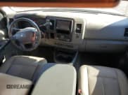 ✅ 2016 Nissan NV SL • VIN: 5BZAF0AA7GN854331 • Lot: 68736034. Wystawiony na Copart z przebiegiem 102 276 mil. Bezpłatny archiwum sprzedaży aukcyjnych z USA i szczegółowy raport historii pojazdu na DreamBid. Zdjęcie 8.