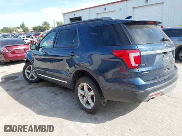 ✅ 2017 Ford Explorer XLT • VIN: 1FM5K8DH3HGA14021 • Lot: 43180468. Wystawiony na IAAI z przebiegiem 161 443 mil. Bezpłatny archiwum sprzedaży aukcyjnych z USA i szczegółowy raport historii pojazdu na DreamBid. Zdjęcie 3.