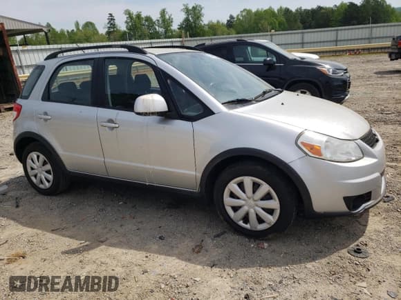 ✅ 2010 Suzuki SX4 • VIN: JS2YB5A30A6302105 • Lot: 54560335. Wystawiony na Copart z przebiegiem 173 220 mil. Bezpłatny archiwum sprzedaży aukcyjnych z USA i szczegółowy raport historii pojazdu na DreamBid. Zdjęcie 4.
