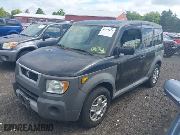 ✅ 2005 Honda Element LX • VIN: 5J6YH18325L016393 • Lot: 42679629. Listed on IAAI with 215,770 mi. Free auction sales archive from the USA and detailed vehicle history report at DreamBid. Image 2.