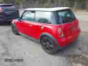 2006 MINI Hardtop S z VIN WMWRE33506TN28871, wystawiony jako IAAI lot #43414202 z przebiegiem 125 842 mil mil oraz . Historia ofert i sprzedaży dostępna na DreamBid. Obrazek 3.