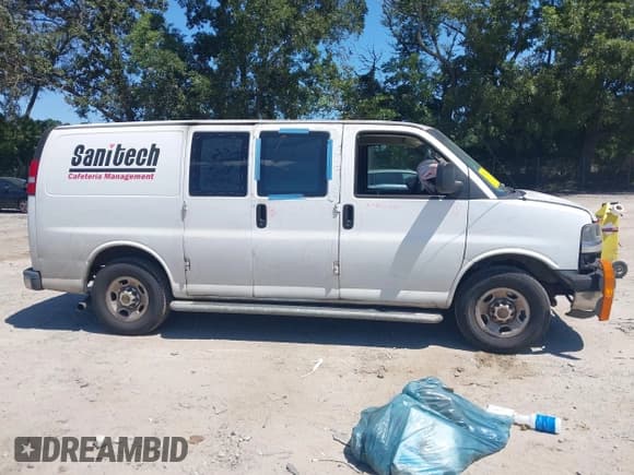 ✅ 2020 Chevrolet Express Cargo • VIN: 1GCWGAFG8L1213955 • Lot: 43087101. Wystawiony na IAAI z przebiegiem 161 890 mil. Bezpłatny archiwum sprzedaży aukcyjnych z USA i szczegółowy raport historii pojazdu na DreamBid. Zdjęcie 13.