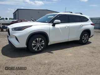 ✅ 2022 Toyota Highlander Hybrid XLE • VIN: 5TDHARAH1NS512363 • Lot: 62359985. Wystawiony na Copart z przebiegiem 41 649 mil. Bezpłatny archiwum sprzedaży aukcyjnych z USA i szczegółowy raport historii pojazdu na DreamBid. Zdjęcie 1.