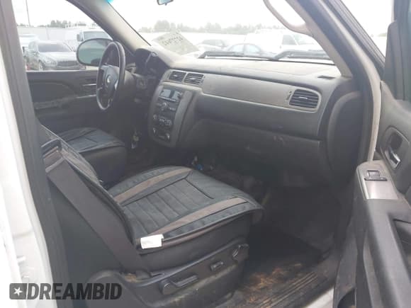 ✅ 2013 Chevrolet Tahoe Commercial • VIN: 1GNLC2E02DR311625 • Lot: 42727642. Wystawiony na IAAI z przebiegiem 158 335 mil. Bezpłatny archiwum sprzedaży aukcyjnych z USA i szczegółowy raport historii pojazdu na DreamBid. Zdjęcie 5.