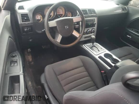 2010 Dodge Challenger SE z VIN 2B3CJ4DV7AH199490, wystawiony jako Copart lot #71583834 z przebiegiem 90 755 mil mil oraz Nie do naprawy • Non repairable. Historia ofert i sprzedaży dostępna na DreamBid. Obrazek 8.