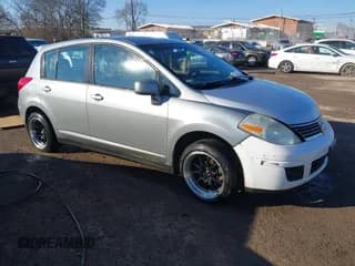 ✅ 2008 Nissan Versa SL • VIN: 3N1BC13E28L399783 • Lot: 41326142. Wystawiony na IAAI z przebiegiem 189 018 mil. Bezpłatny archiwum sprzedaży aukcyjnych z USA i szczegółowy raport historii pojazdu na DreamBid. Zdjęcie 1.