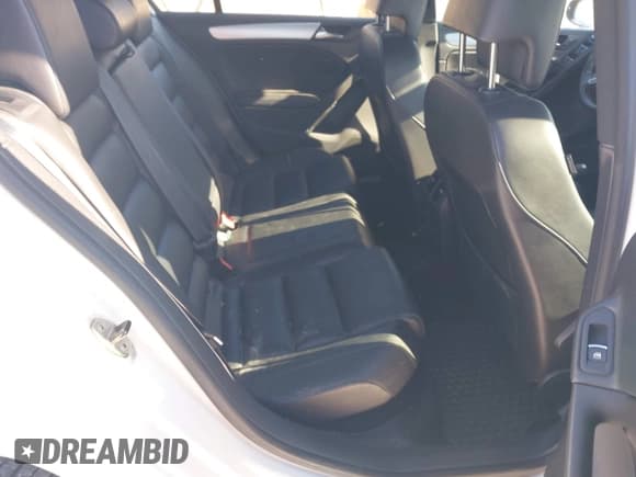 ✅ 2012 Volkswagen Golf GTI w/Conv & Sunroof PZEV • VIN: WVWGD7AJ2CW236752 • Лот: 41362478. Опубликован ранее на IAAI с пробегом 128 981 миль. Бесплатный доступ к архиву аукционных продаж из США и подробный отчёт об истории автомобиля на DreamBid. Изображение 8.