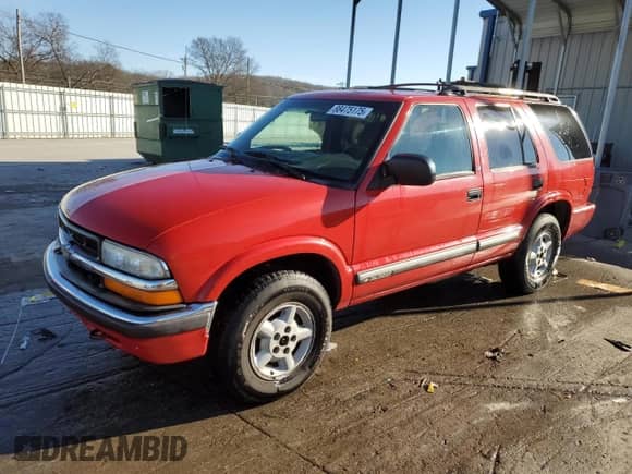 2000 Chevrolet Blazer LT z VIN 1GNDT13W1Y2272773, wystawiony jako Copart lot #88475175 z przebiegiem 197 171 mil mil oraz Szkoda całkowita • Salvage title. Historia ofert i sprzedaży dostępna na DreamBid. Obrazek 1.