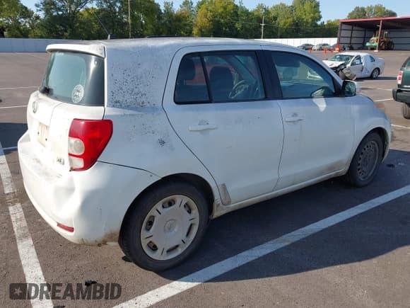 ✅ 2010 Scion xD • VIN: JTKKU4B44AJ057732 • Lot: 43185991. Wystawiony na IAAI z przebiegiem 235 663 mil. Bezpłatny archiwum sprzedaży aukcyjnych z USA i szczegółowy raport historii pojazdu na DreamBid. Zdjęcie 4.