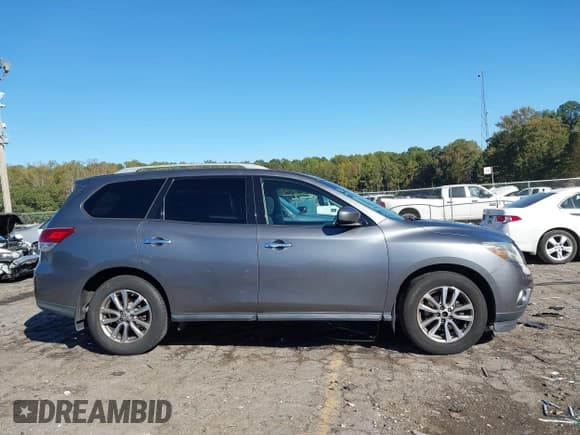 ✅ 2015 Nissan Pathfinder SV • VIN: 5N1AR2MNXFC686899 • Lot: 43516693. Wystawiony na IAAI z przebiegiem 172 363 mil. Bezpłatny archiwum sprzedaży aukcyjnych z USA i szczegółowy raport historii pojazdu na DreamBid. Zdjęcie 13.