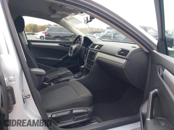 ✅ 2017 Volkswagen Passat S • VIN: 1VWAT7A3XHC031941 • Лот: 43559328. Опубликован ранее на IAAI с пробегом 104 388 миль. Бесплатный доступ к архиву аукционных продаж из США и подробный отчёт об истории автомобиля на DreamBid. Изображение 5.