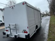 ✅ 2019 Isuzu NRR IBT • VIN: JALE5W167K7301631 • Lot: 52779745. Listed on Copart with 100,482 mi. Free auction sales archive from the USA and detailed vehicle history report at DreamBid. Image 4.