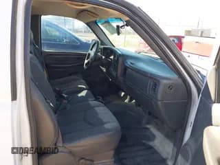 ✅ 2006 Chevrolet Silverado 1500 Work Truck • VIN: 1GCEC14V56E199860 • Lot: 43617112. Wystawiony na IAAI z przebiegiem 326 151 mil. Bezpłatny archiwum sprzedaży aukcyjnych z USA i szczegółowy raport historii pojazdu na DreamBid. Zdjęcie 5.