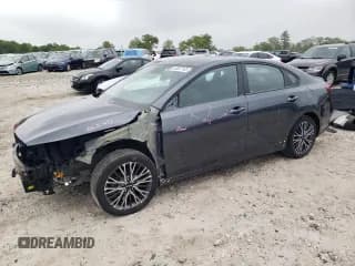 ✅ 2023 Kia Forte GT-Line • VIN: 3KPF54AD6PE568663 • Лот: 58807165. Опубликован ранее на Copart с пробегом 28 786 миль. Бесплатный доступ к архиву аукционных продаж из США и подробный отчёт об истории автомобиля на DreamBid. Изображение 1.
